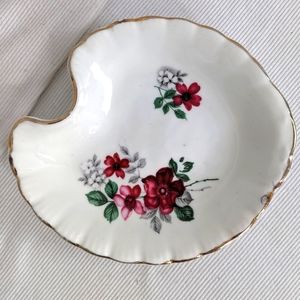 🌞 Royal Dover Bone china easel shaped dish floral porcelain ceramic red pink